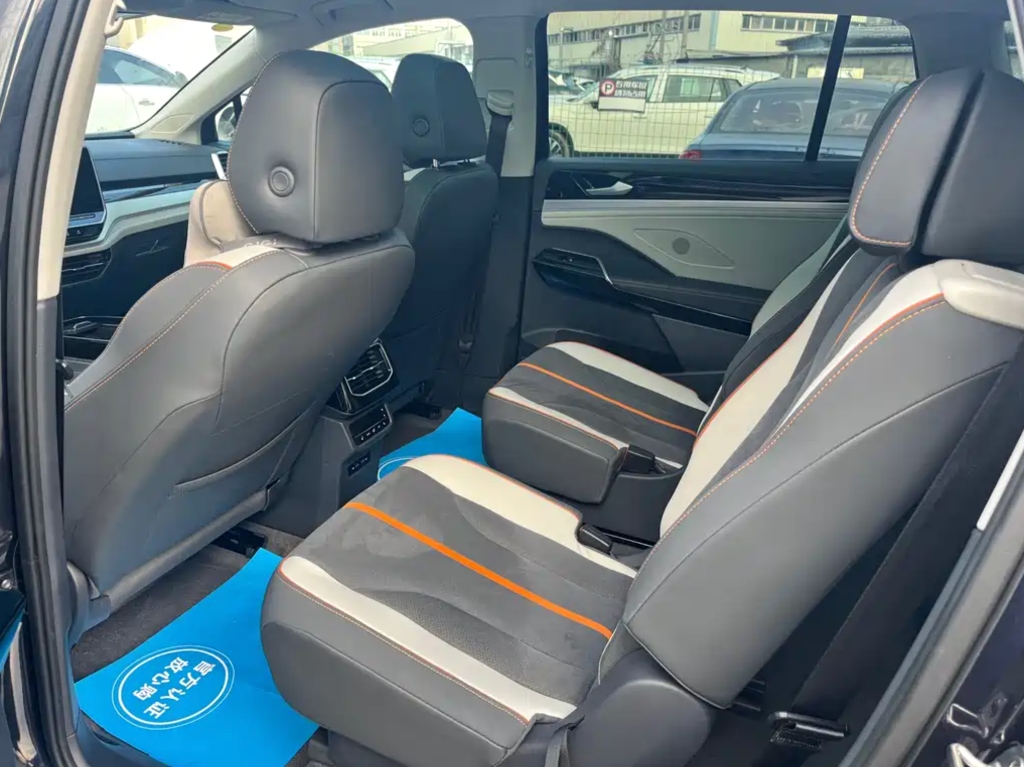 Volkswagen ID.6 2024 - view 1